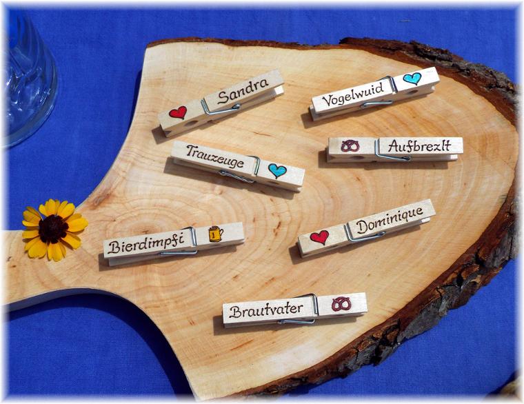 Glupperl für Hochzeiten im bayrischen Stil als Namenschild und Dekoration.